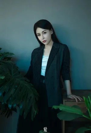 贾青印花裙性感优雅写真图片_6