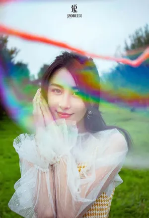 贾青印花裙性感优雅写真图片_8
