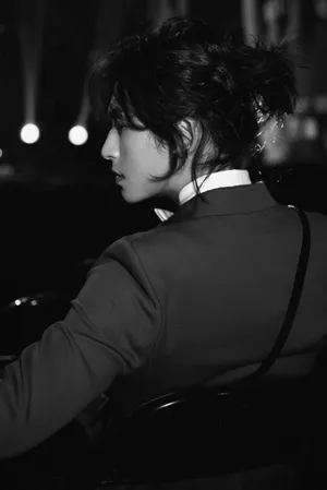 张哲瀚骑士装帅气写真图片_3