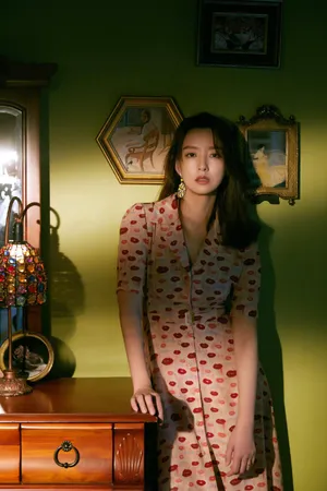 周奇奇唇印茶歇裙复古魅力写真图片_8