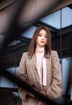 金子涵格子西服魅惑性感写真_3