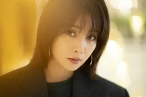 殷桃短发西服酷飒写真图片_8