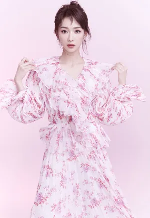 吴谨言粉色长裙优雅写真图片_2