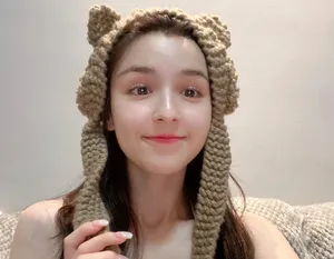 哈妮克孜甜美俏皮居家自拍图片_2