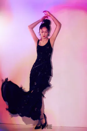 刘芸彩色光影时尚性感写真_3