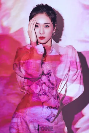 刘芸彩色光影时尚性感写真_4
