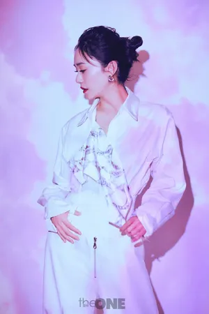刘芸彩色光影时尚性感写真_6