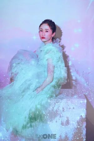 刘芸彩色光影时尚性感写真_7