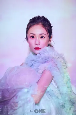刘芸彩色光影时尚性感写真_8