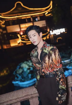 李汶翰花衬衫时尚帅气写真图片