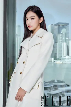 曾可妮白色风衣酷美写真图片_3