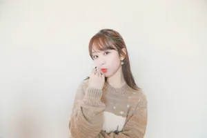 杨紫印花针织毛衣甜美图片