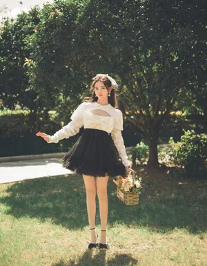 杨超越薄纱吊带连衣裙甜美性感写真_6