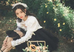 杨超越薄纱吊带连衣裙甜美性感写真_8
