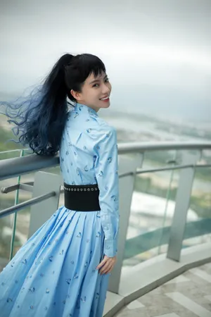 刘萌萌蓝发清冷柔美写真图片