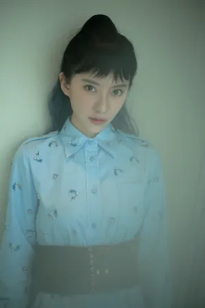 刘萌萌蓝发清冷柔美写真图片_3