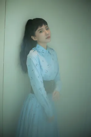 刘萌萌蓝发清冷柔美写真图片_5