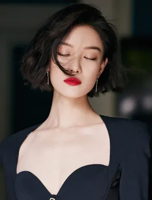 倪妮红唇短发性感写真图片