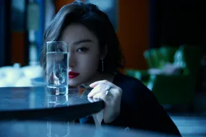 倪妮红唇短发性感写真图片_14
