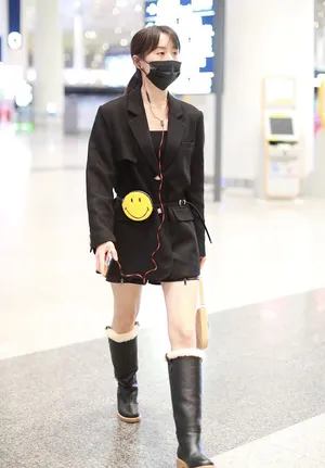 袁冰妍西装皮靴时尚美丽机场照图片_2