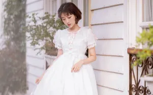 李艺彤公主裙甜美写真图片