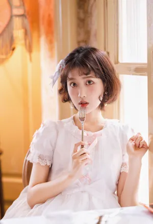 李艺彤公主裙甜美写真图片_5