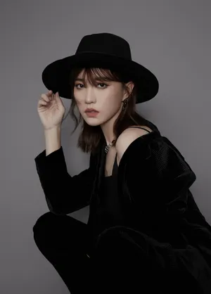 王紫格黑白时尚质感写真大片_2