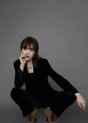 王紫格黑白时尚质感写真大片_3