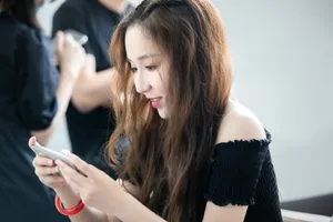 娄艺潇电竞女孩活动写真图片