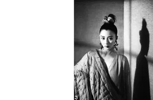 殷桃黑白胶片质感写真图片