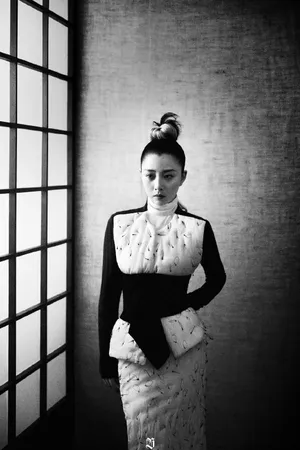 殷桃黑白胶片质感写真图片_4