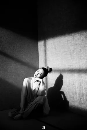 殷桃黑白胶片质感写真图片_8