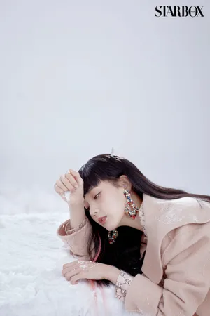 李一桐齐刘海长发时尚写真图片_12