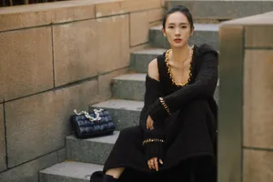 童瑶黑色套装时尚街拍图片_1