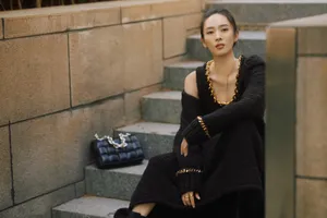 童瑶黑色套装时尚街拍图片_2