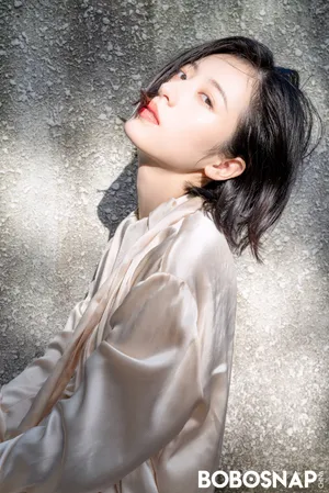 周雨彤休闲随性时尚写真图片_13