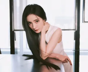 杨幂白裙优雅品牌活动图片_3