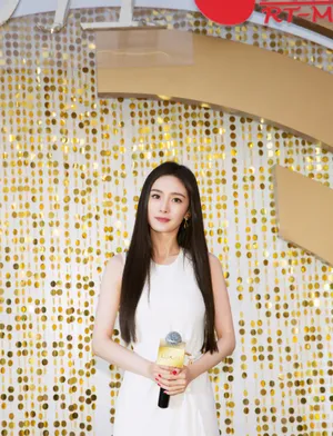 杨幂白裙优雅品牌活动图片_8