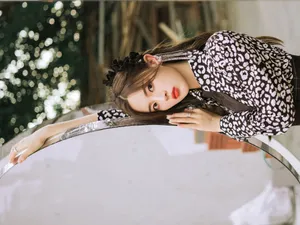 杨超越黑白动物纹衬衫短裙性感图片_7