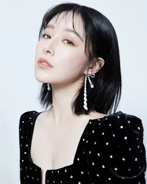 阚清子波点裙性感写真图片_3