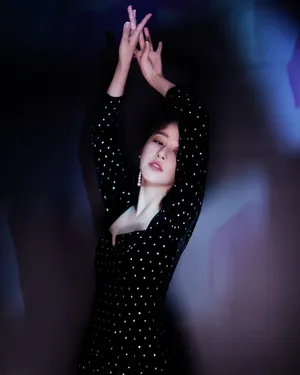 阚清子波点裙性感写真图片_6