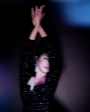 阚清子波点裙性感写真图片_7