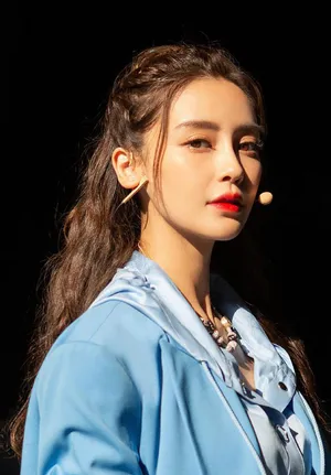 Angelababy短裤美腿酷甜写真图片_1