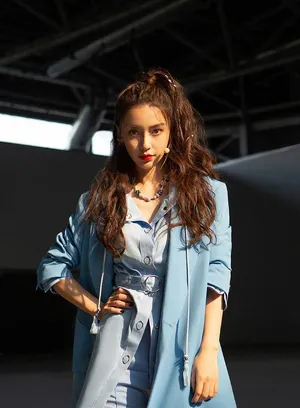 Angelababy短裤美腿酷甜写真图片_5