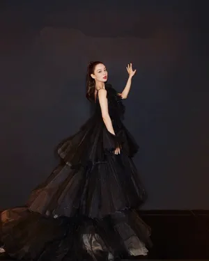 吉娜黑色蛋糕裙优雅美艳美照图片_2
