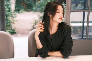 辛芷蕾酷美黑色系时尚写真图片_3