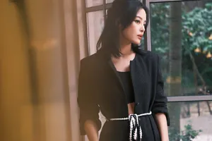辛芷蕾酷美黑色系时尚写真图片_8