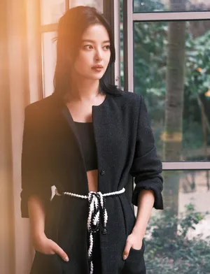 辛芷蕾酷美黑色系时尚写真图片_11