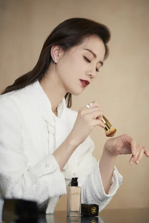刘诗诗简约白色系优雅写真图片