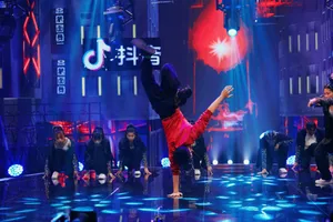 王子异《蒙面舞王》舞台照图片_6
